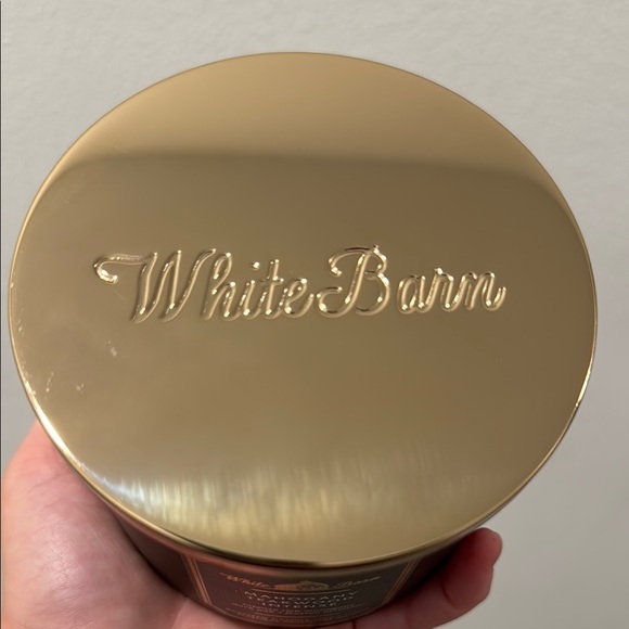 White Barn Mahogany Teakwood Candle - Picture 4 of 5